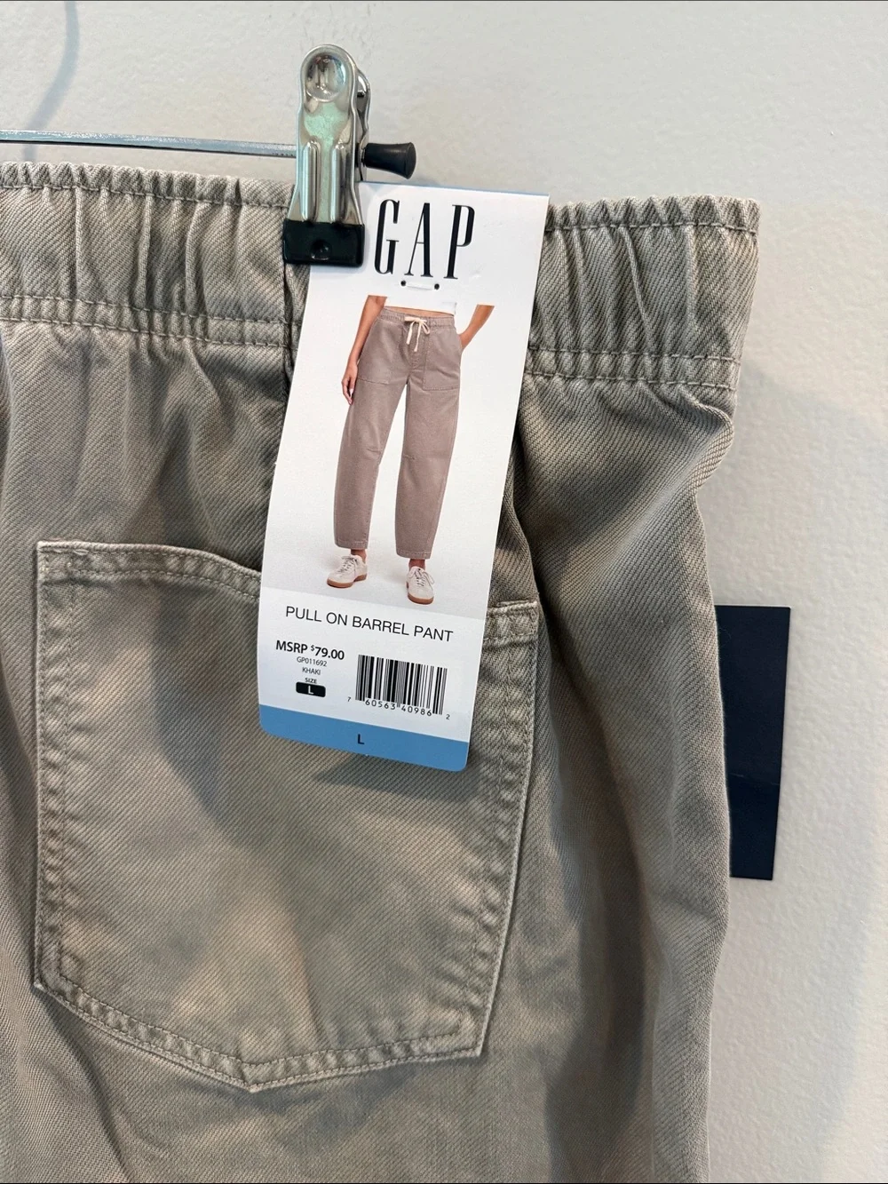 GAP woman’s barrel Elastic Waist Khaki/Tan Chinos